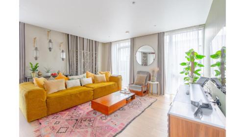Golborne Apartment | Chic 2BD Flat with Roof Terrace - Ladbroke Grove