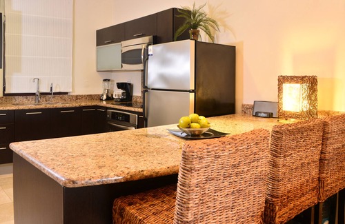 Downtown Condo | Chic 2bdr Ground Floor at El Faro Coral 101!