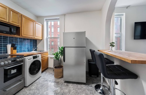 Flatiron District Apartment | Chic 2BR! Prime UES Location!