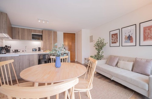 Apoquindo Apartment | Chic 2BR Retreat: Comfort Steps from Araucano Park