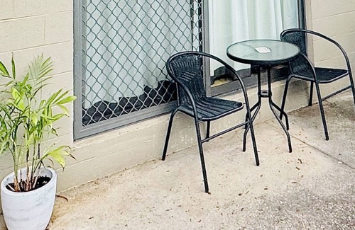 South Albury House | Chic 2BR South Side Getaway Near Albury CBD