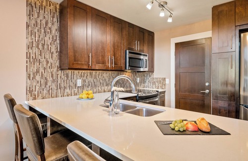 Blackcomb Condo | Chic 3-Bedroom [2BR+Loft] ~ Ski In-Out ~ TopFloor ~ Fireplace ~ AC