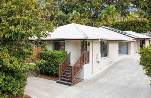 Kuluin House | Chic 3-Bedroom Duplex, air-con, pet friendly