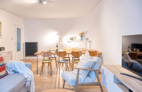 Sint-Amandsberg Apartment | Chic 3-BR Oasis in Ghent - Stylish Interiors