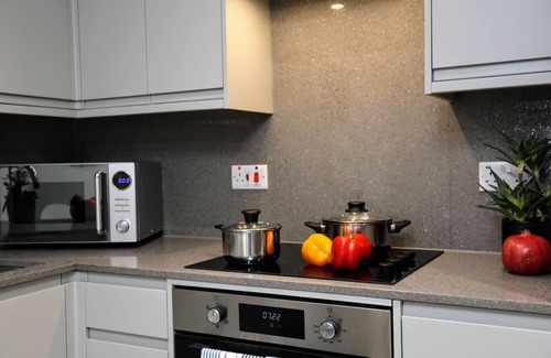 North Finchley Apartment | Chic 3Bed/2Bath Duplex Flat with Parking and Free WIFI