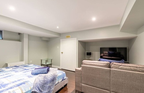 Parkdale Apartment | Chic 3BR apartment in Queen West, Downtown Toronto