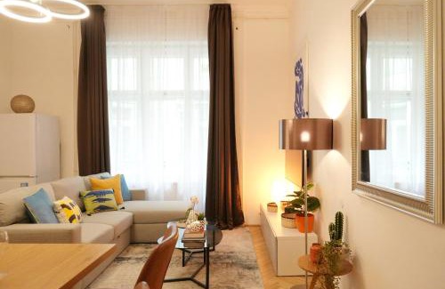Palace District Apartment | Chic 3BR Gem in the Heart of Budapest- Walk to Krudy St