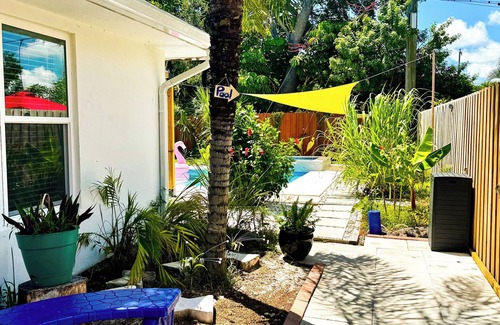 Central Oakland Park House | Chic 3BR Queen’s Oasis @ Blue Lizard- Adults ONLY