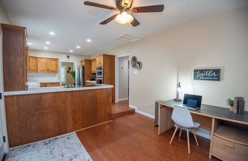 Yuma Townsite House | Chic 4-Bed Mid-Century: Arizona Getaway for your family/group