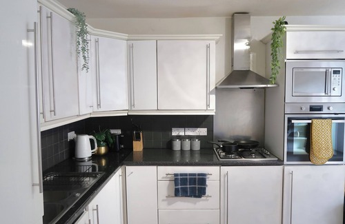 Angel Apartment | Chic 4-Bed pad in trendy Clerkenwell w/balcony and walking distance to tube