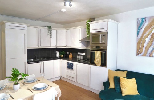 Angel Apartment | Chic 4-Bed pad in trendy Clerkenwell w/balcony and walking distance to tube
