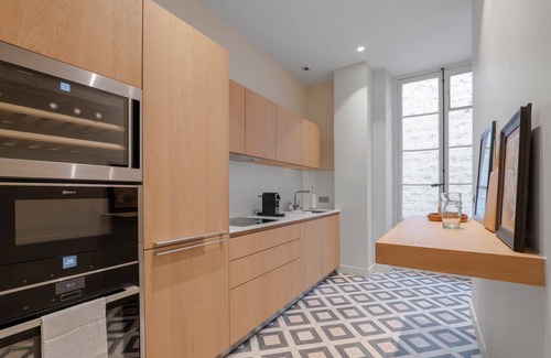 7th Arrondissement Apartment | Chic 7th Elegance