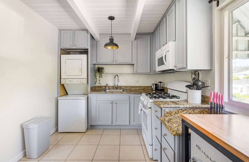 Poets Corner Apartment | Chic Abode In Central Berkley