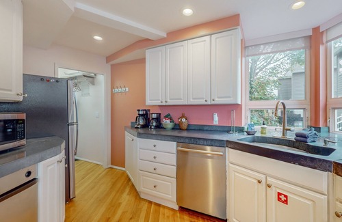 Alki House | Chic Alki Point Retreat w/2 Bay-View Balconies - Walk to Beach and Eateries