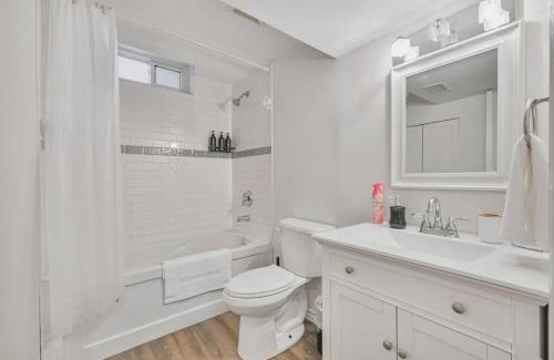Whitby Apartment | Chic and Bright 1BR Apt with Free Wifi and Parking