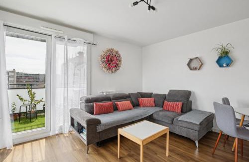 Bezons Apartment | Chic and comfortable apart with parking and balcony