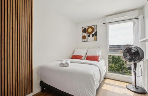 Bezons Apartment | Chic and comfortable apart with parking and balcony