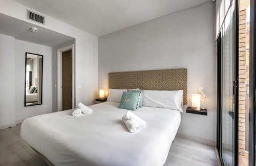 Collblanc y La Torrassa Apartment | Chic and cosy apartment with balcony