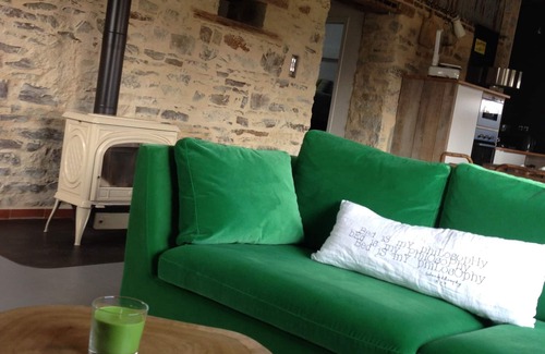 Martigne-Ferchaud Cottage | CHIC AND COSY FARMHOUSE. spacious and private gardens.