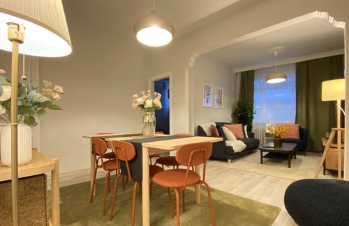 Osmanbey Apartment | Chic and Roomy Flat Near City's Nisantasi Mall