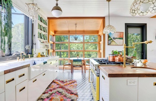 Montauk House | Chic and secluded Montauk retreat with designer interiors, lush outdoor.