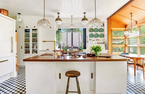 Montauk House | Chic and secluded Montauk retreat with designer interiors, lush outdoor.