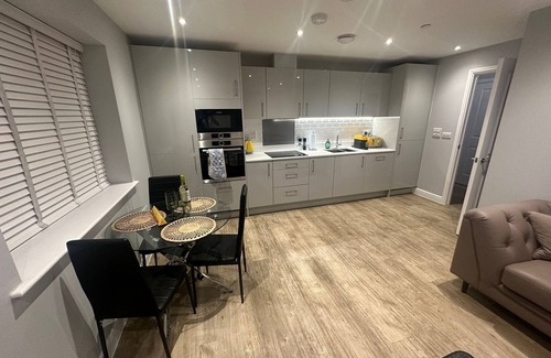 Ewell Apartment | Chic and spacious 2 bedroom, 2 bath Apartment