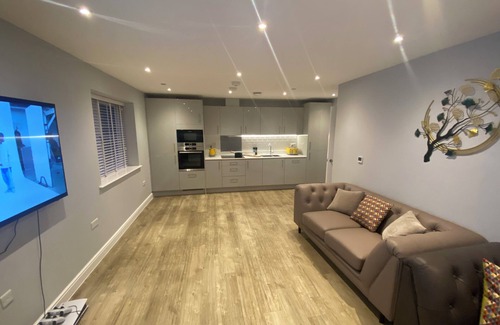 Ewell Apartment | Chic and spacious 2 bedroom, 2 bath Apartment