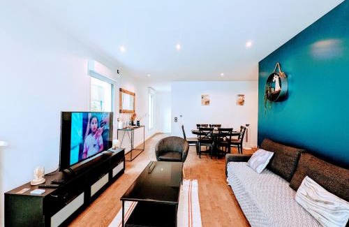 Clamart Apartment | Chic and spacious apart with parking and garden