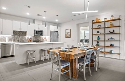 Palm Springs House | Chic and Stylish at The Riv