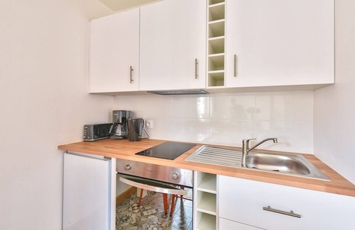 Saint-Denis Apartment | Chic Apart With Parking - The River Seine