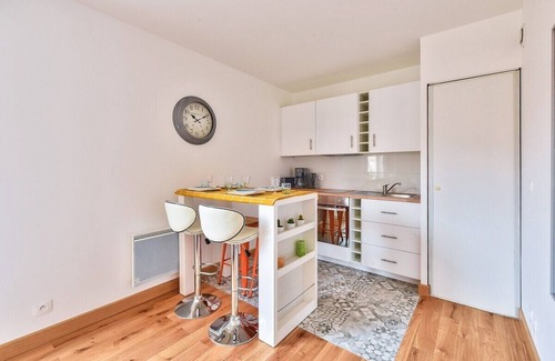 Saint-Denis Apartment | Chic Apart With Parking - The River Seine
