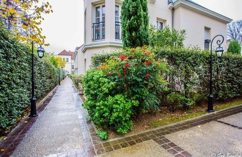 Colombes Apartment | Chic apart with parking near Paris