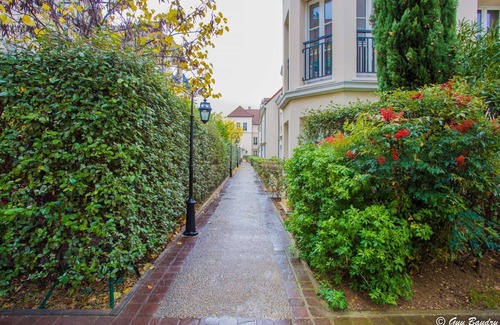 Colombes Apartment | Chic apart with parking near Paris