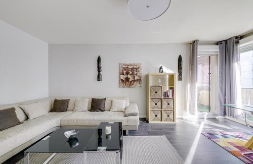 Orly Apartment | Chic apart with terrace and parking