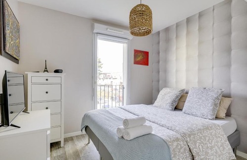 Orly Apartment | Chic apart with terrace and parking