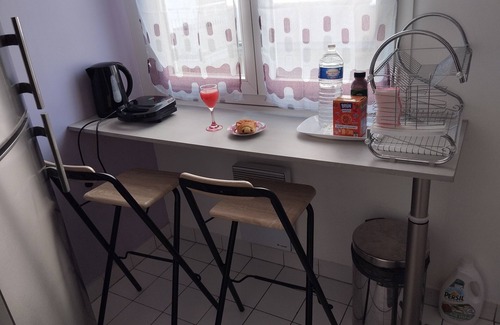 L'Hay-les-Roses Apartment | Chic apartment with 1 bedroom and 4 bed and WiFi, fitness room in charming
