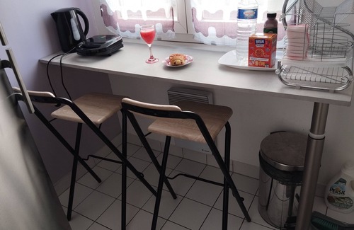 L'Hay-les-Roses Apartment | Chic apartment with 1 bedroom and 4 bed and WiFi, fitness room in charming