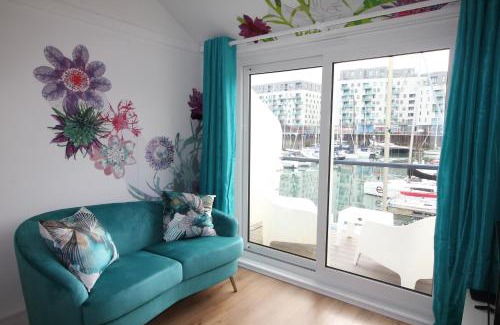 Seafront Apartment | Chic apartment in the heart of Brighton Marina