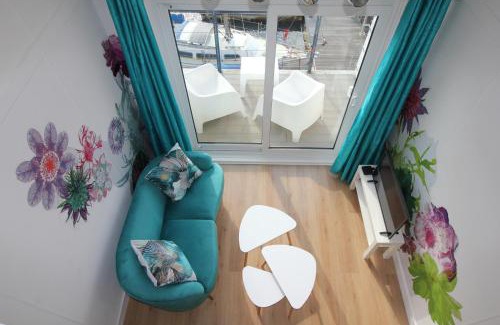 Seafront Apartment | Chic apartment in the heart of Brighton Marina