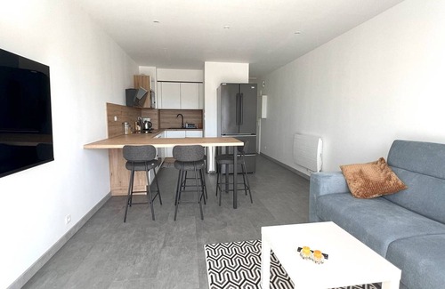 Le Pouliguen Apartment | Chic Apartment Near Port & Beach with Terrace - Sleeps 4