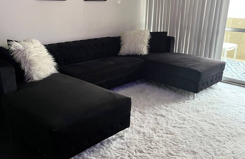 Downtown Dallas Apartment | Chic Apartment with a view