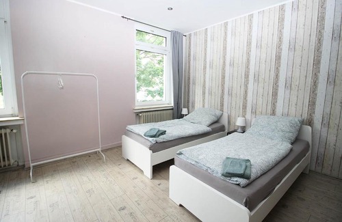 Wuppertal Apartment | Chic Apartment with Balcony