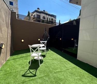 Al Swaifyeh Apartment | Chic Apartments For Rent ave0-2