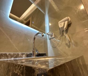 Al Swaifyeh Apartment | Chic Apartments For Rent ave2-5