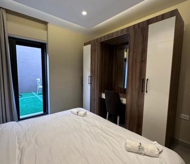 Al Swaifyeh Apartment | Chic Apartments For Rent ave0-3