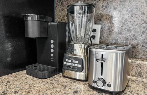 West Central Apartment | Chic Apt 5 blocks from Downtown w/Parking