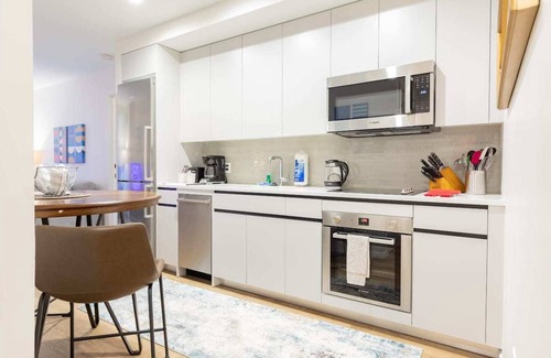 Seaport District Apartment | Chic Apt Seaport Summ