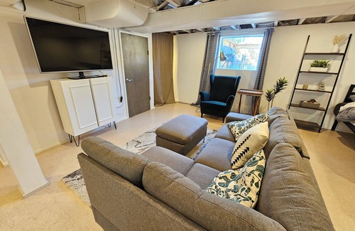 Leschi Apartment | Chic Basement in Seattle - Very Close to I-90