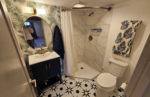 Leschi Apartment | Chic Basement in Seattle - Very Close to I-90